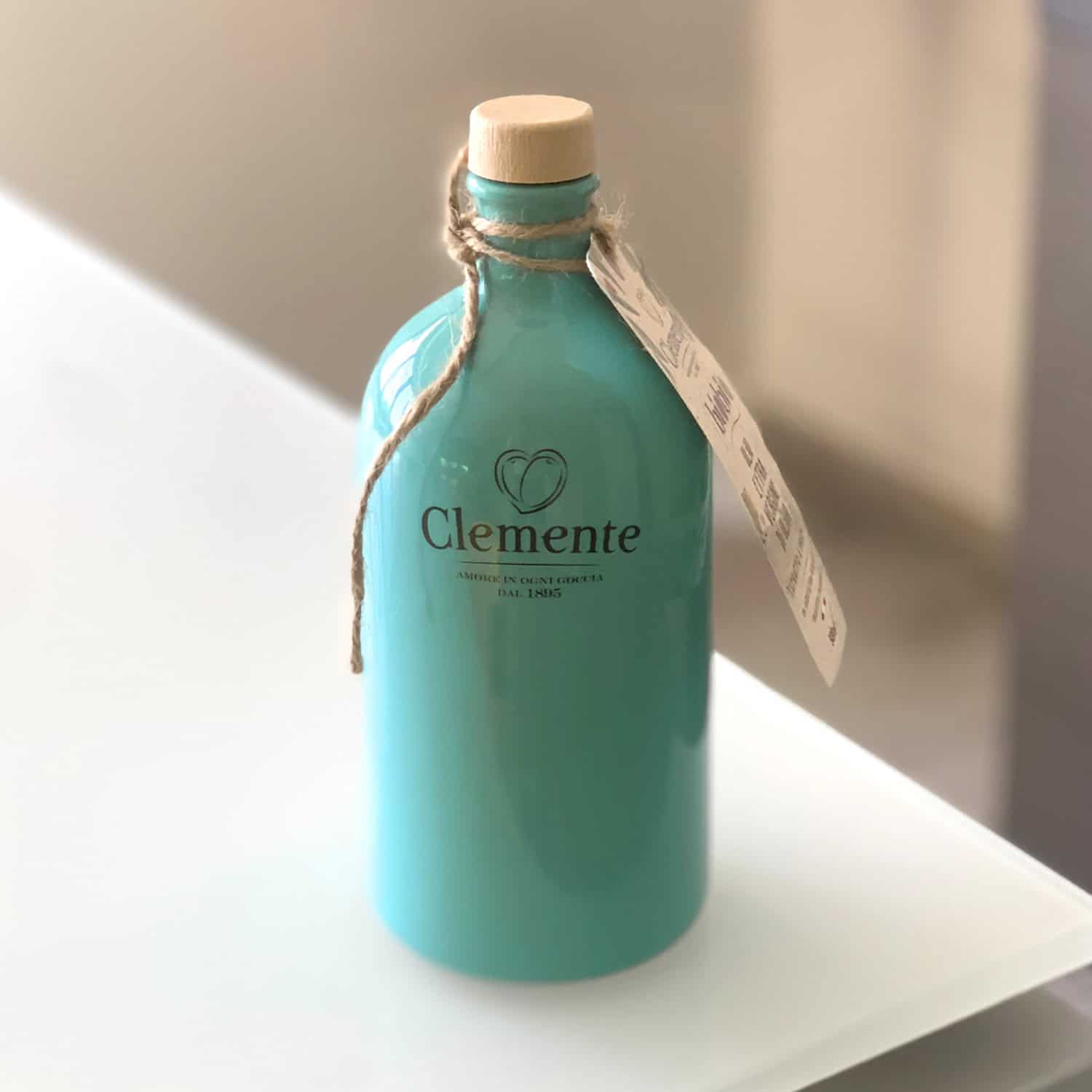 Orcio Sostenibile Azzurro 500ml Ambientata - Olio Clemente
